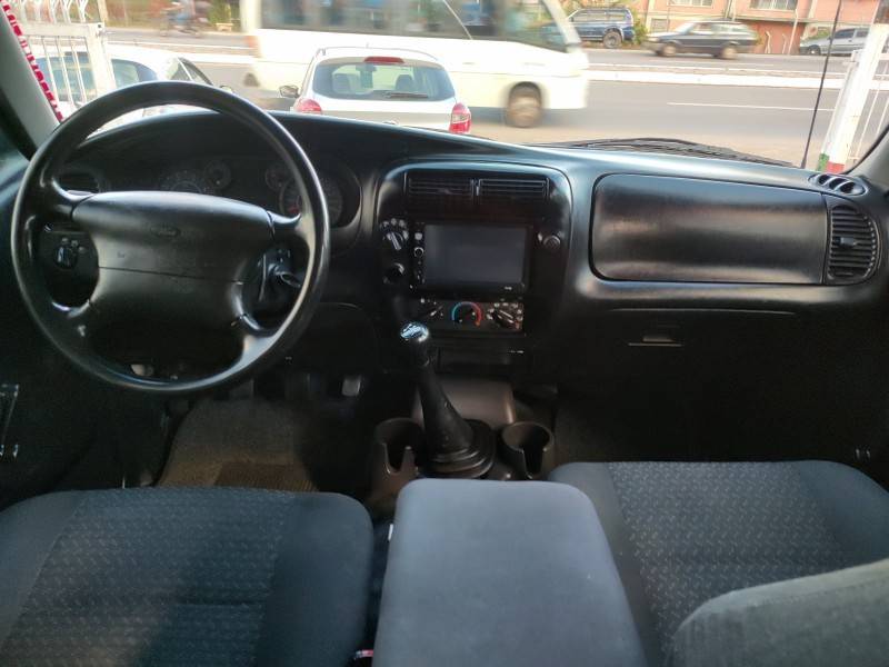 FORD - RANGER - 2011/2012 - Prata - R$ 78.900,00