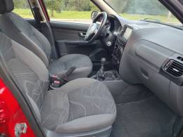 FIAT - SIENA - 2014/2015 - Vermelha - R$ 37.900,00
