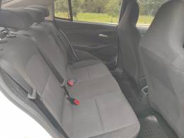 CHEVROLET - ONIX - 2022/2023 - Branca - R$ 81.900,00