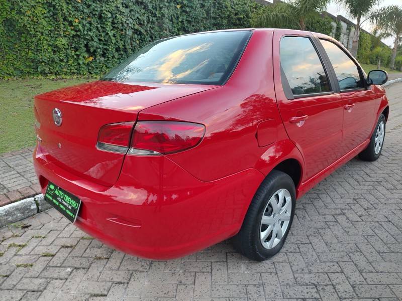 FIAT - SIENA - 2014/2015 - Vermelha - R$ 37.900,00