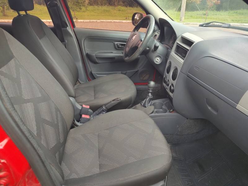 FIAT - PALIO - 2014/2014 - Vermelha - R$ 31.900,00
