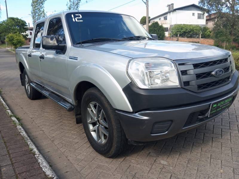 FORD - RANGER - 2011/2012 - Prata - R$ 78.900,00