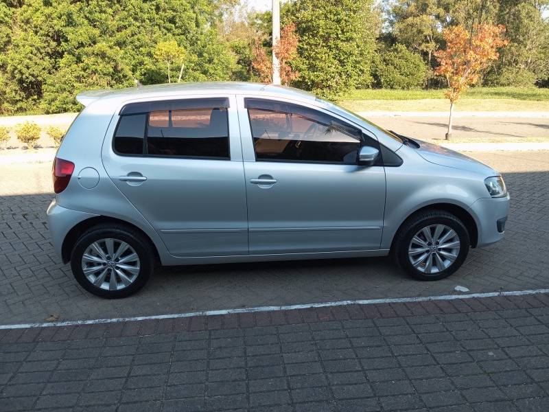 VOLKSWAGEN - FOX - 2014/2014 - Cinza - R$ 42.900,00