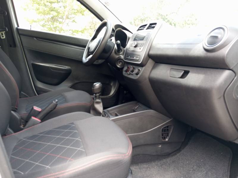 RENAULT - KWID - 2021/2022 - Branca - R$ 49.900,00
