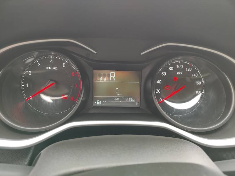 CHEVROLET - ONIX - 2022/2023 - Branca - R$ 81.900,00