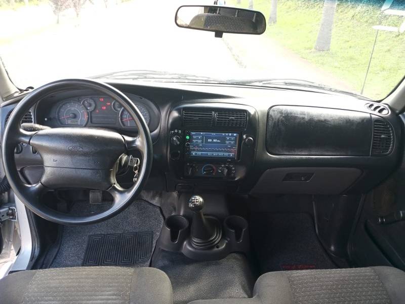 FORD - RANGER - 2011/2012 - Prata - R$ 78.900,00