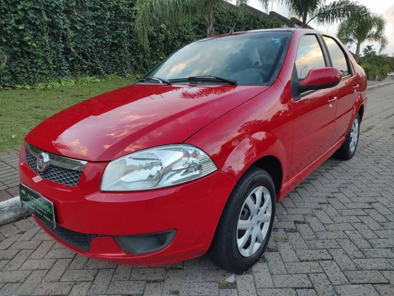 FIAT - SIENA - 2014/2015 - Vermelha - R$ 37.900,00