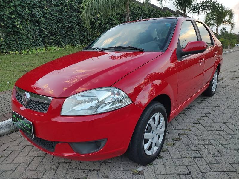 FIAT - SIENA - 2014/2015 - Vermelha - R$ 37.900,00