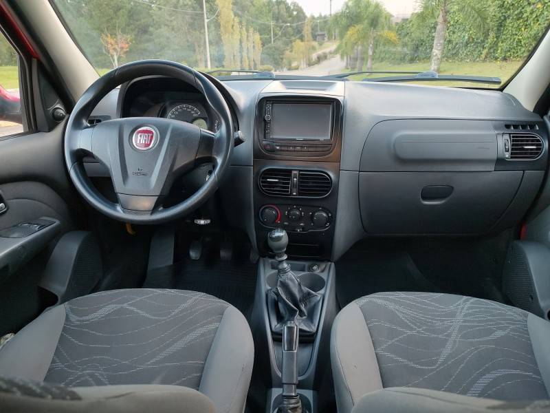 FIAT - SIENA - 2014/2015 - Vermelha - R$ 37.900,00