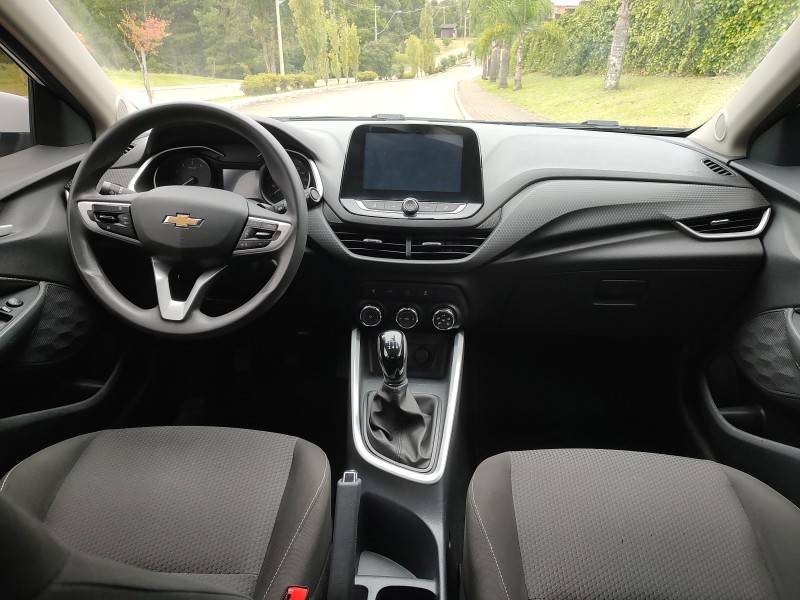 CHEVROLET - ONIX - 2022/2023 - Branca - R$ 81.900,00