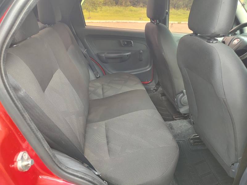 FIAT - PALIO - 2014/2014 - Vermelha - R$ 31.900,00