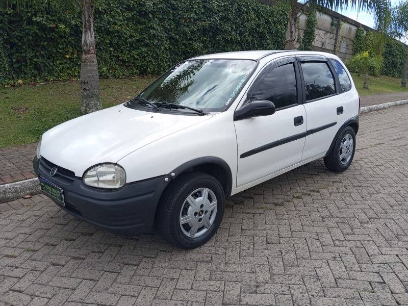CHEVROLET - CORSA - 1996/1996 - Branca - R$ 12.900,00