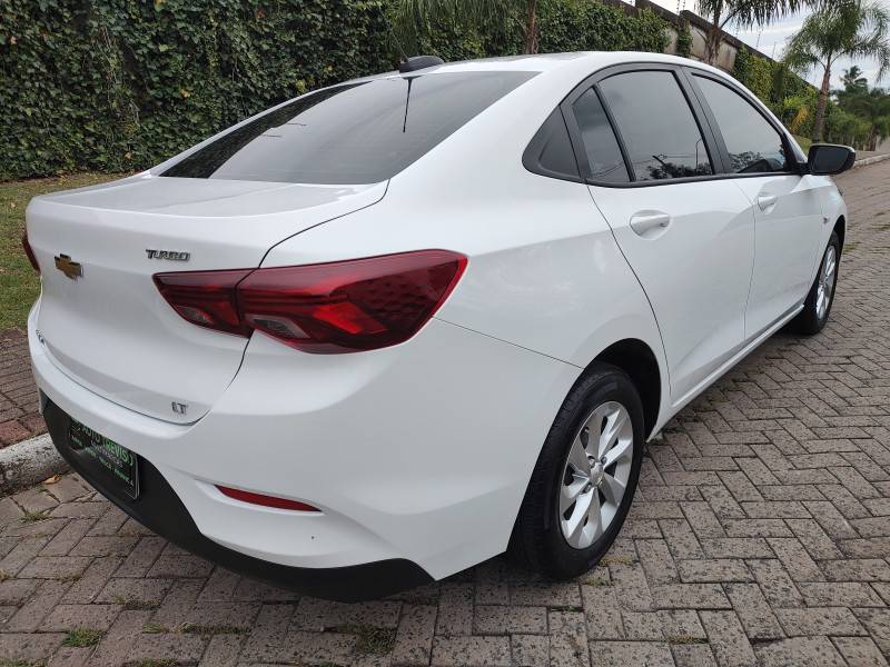 CHEVROLET - ONIX - 2022/2023 - Branca - R$ 81.900,00