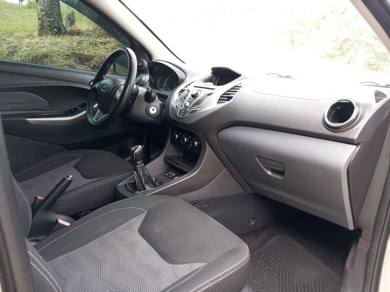 FORD - KA - 2015/2016 - Prata - R$ 40.900,00