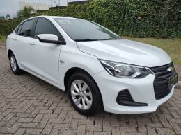 CHEVROLET - ONIX - 2022/2023 - Branca - R$ 81.900,00